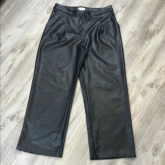 H&M Chic Black Vegan Leather High Rise Pleated Front Wide Leg Trouser Pants / 14 - Picture 1 of 10